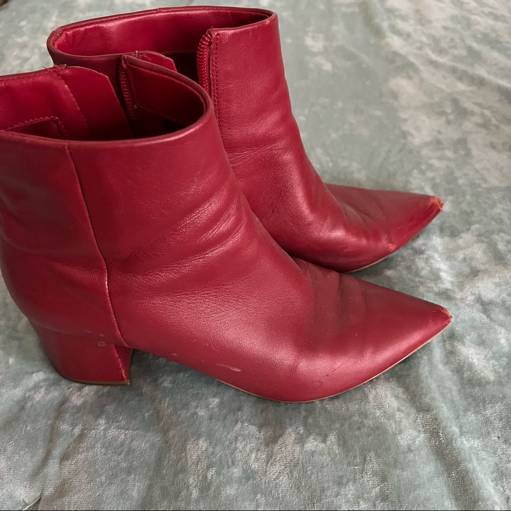 Red Pointed Boots - Picture 2 of 7